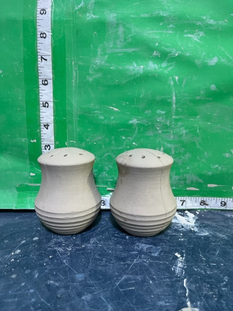 DM 533 - SALT & PEPPER SHAKER