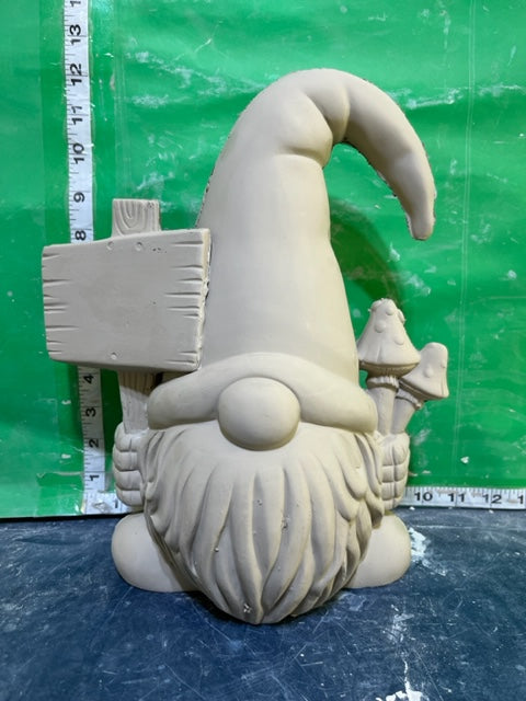 CM 4055 - GNOME WITH SIGN