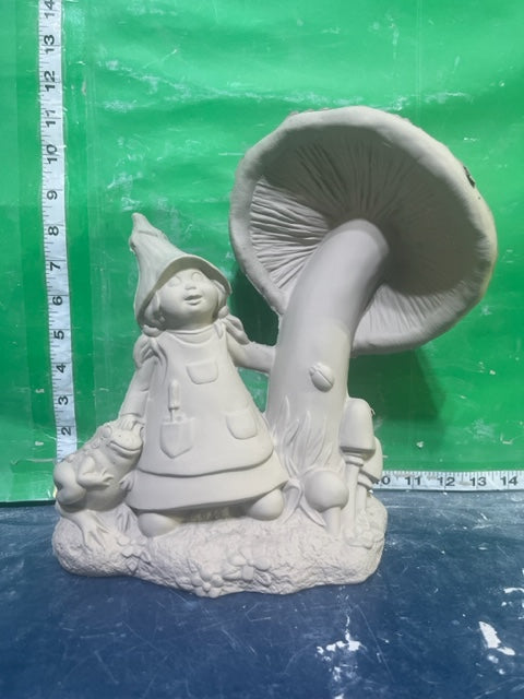 TL 3907 - GIRL GNOME WITH MUSHROOM