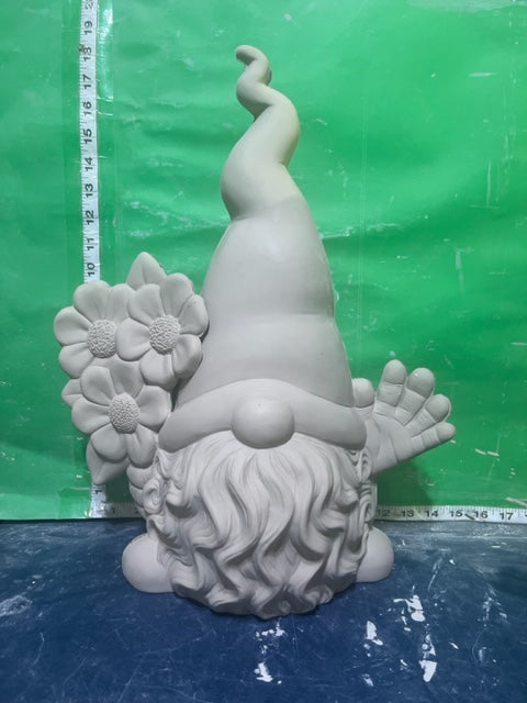 CM 4056 - GNOME WITH FLOWERS AND WAVING HAND