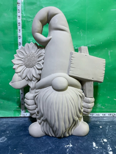 CM 4050 - GNOME WITH SUNFLOWER ATTACHMENT