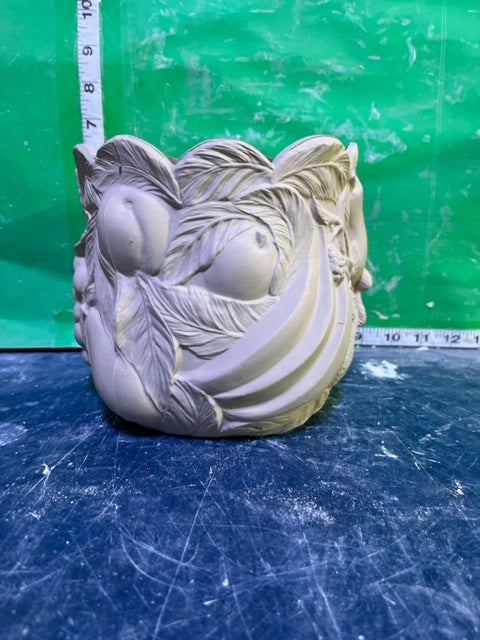 H 2935 - FLOWER VASE/PLANTER