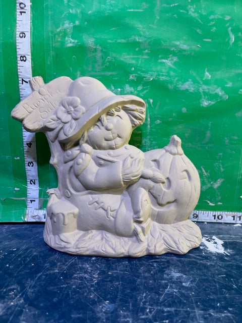 K 2541 - FIGURINE WITH PUMPKIN