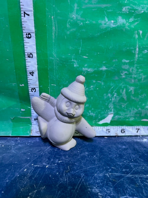 CM 1639 - PENGUIN LEANING RIGHT