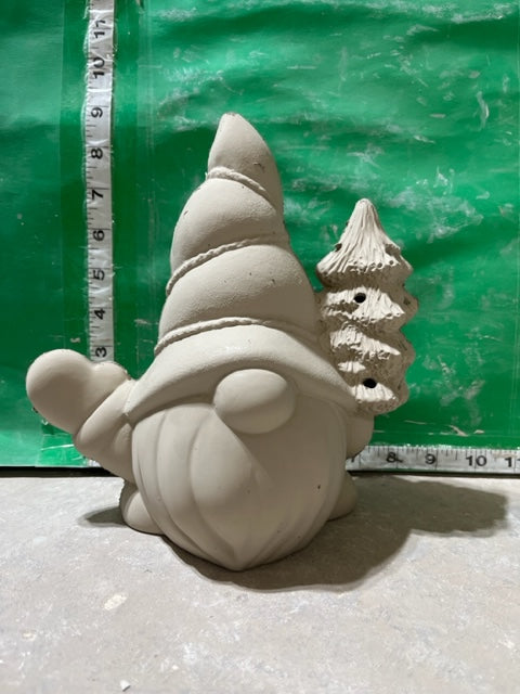 CM 4086 - GNOME WITH TREE