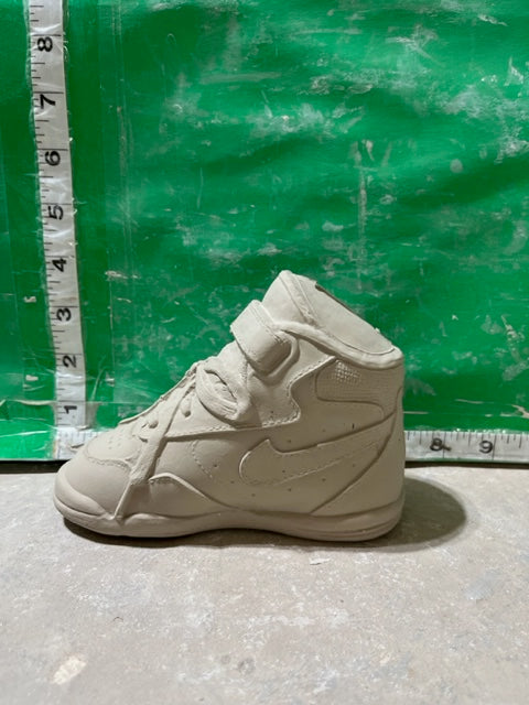V 669 - SHOE BANK