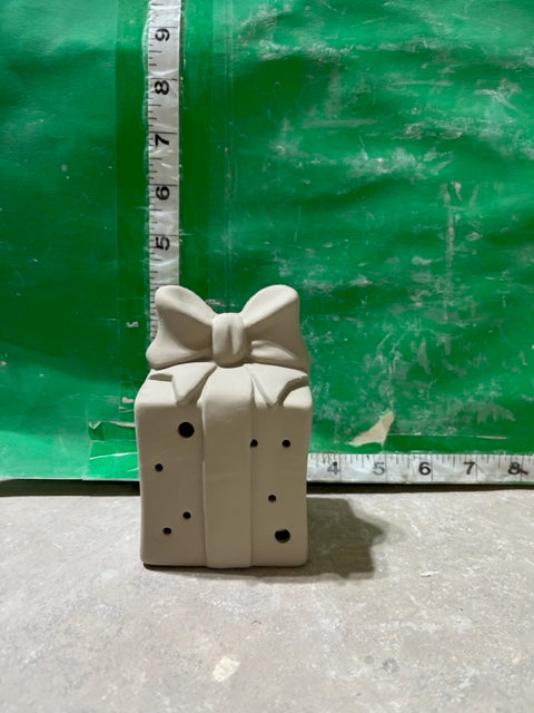 CM 3636 - SMALL PRESENT