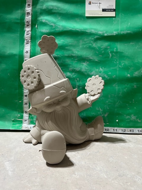 D 1586 - GNOME WITH SUNFLOWER HAT