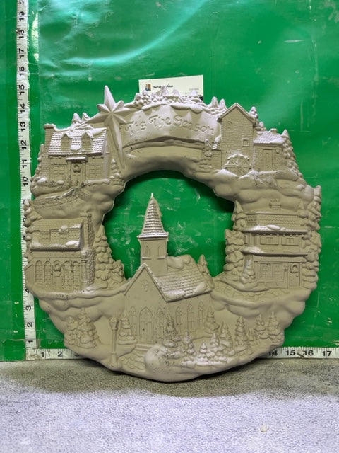 S 3332 - CHRISTMAS VILLAGE WREATH