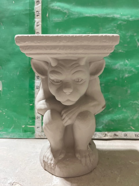 S 2981 - GARGOYLE STAND