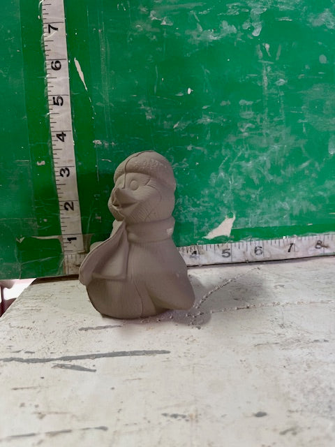 D 1492 - PENGUIN LOOKING