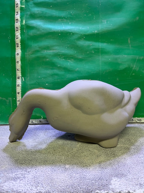 V 550 - DUCK WITH HEAD DOWN