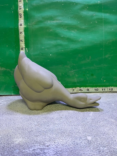 V 548 - DUCK WITH HEAD ON GROUND