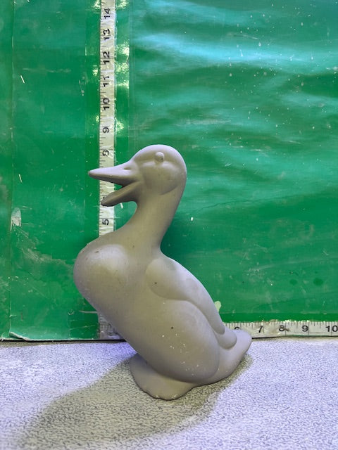 V 549 - DUCK WITH BEAK OPEN