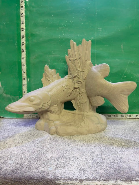 DH 1737 - FISH IN DRIFTWOOD