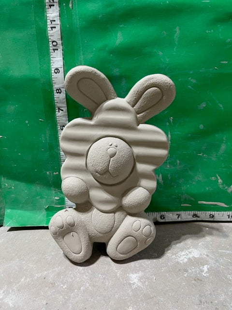 CM 2881 Bunny with flower wreath sitting