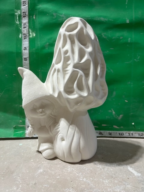 CM 2778 GIRL GNOME WITH MUSHROOM