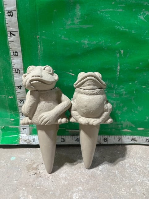 S 3288 - FROG WATERERS SET