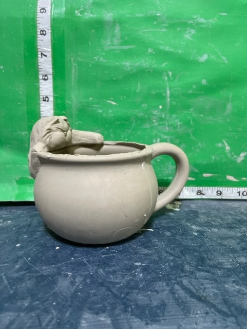 DM 2087 - CAT ON WIDE MUG