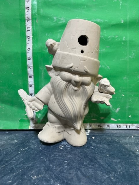 D 1540 - GNOME WITH BIRDS