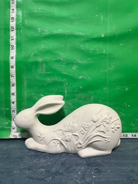 CM - LAYING DOWN BUNNY WITH FLOWERS