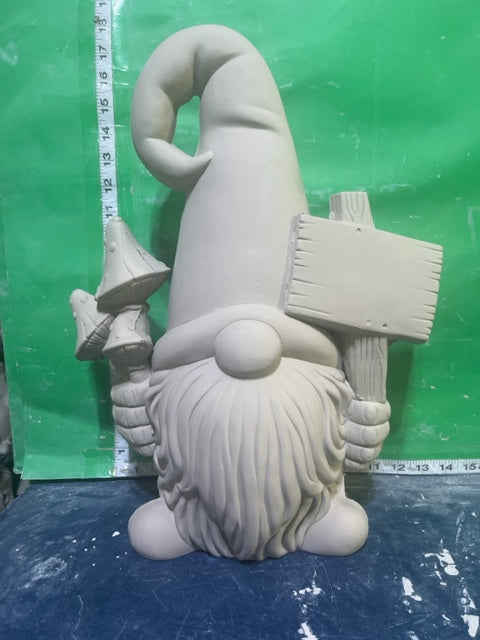 CM 4050 - GNOME WITH MUSHROOM AND SIGN