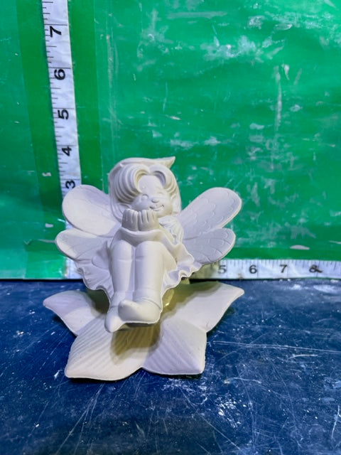 D 1745 - FAIRY HIDING FACE