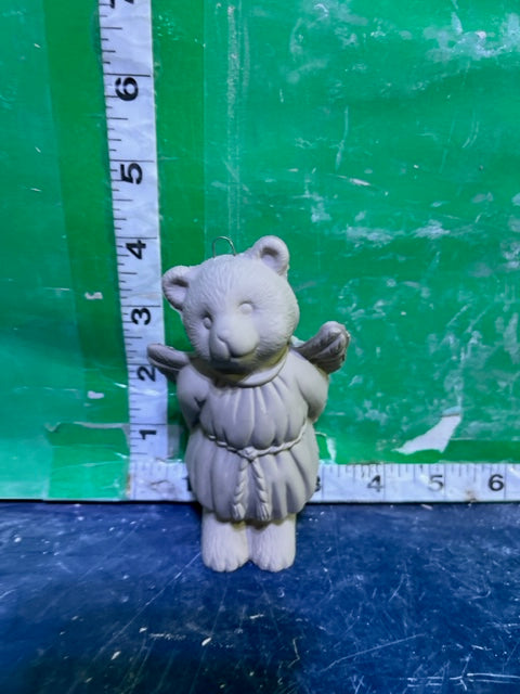 GARE 2658 - STANDING BEAR LOOKING LEFT