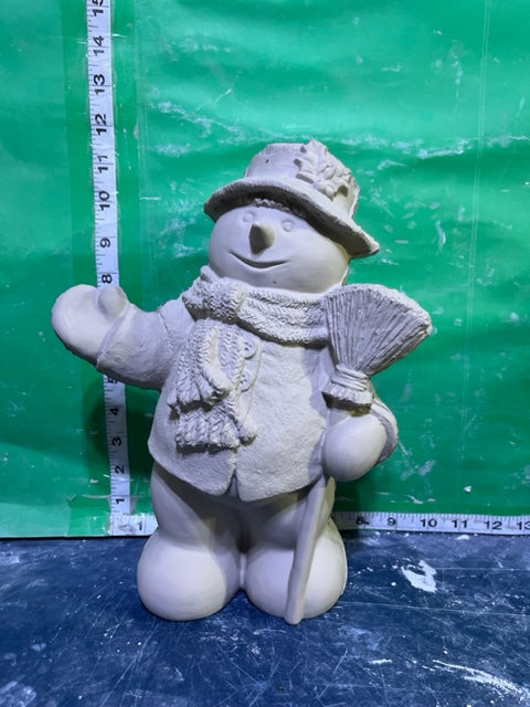 GARE 3560 - SNOWMAN WITH BROOM