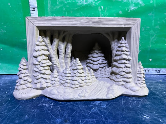 H 642 - FOREST WITH TREE BACKDROP