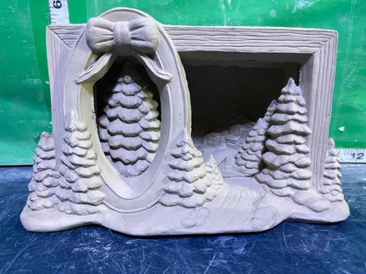 H 642 - TREE WITH BOW FRAME & CITY
