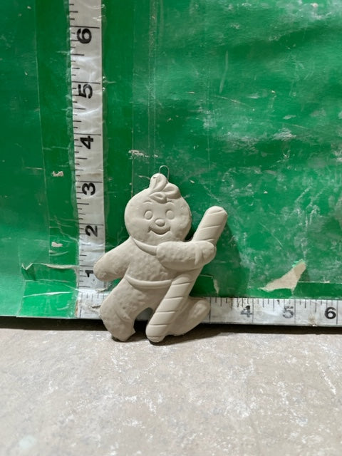 D 1229 - GINGERBREAD MAN ORNAMENT