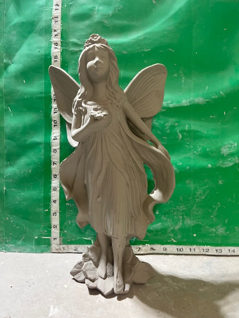 GARE 2897 - FAIRY WITH ROCK
