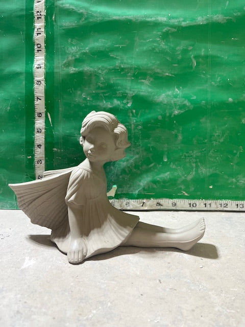 D 1840 - FAIRY SITTING DOWN