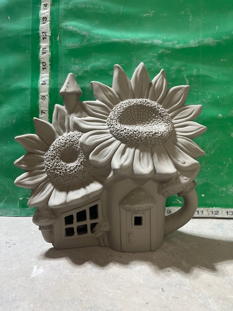 CM 3671 - SUNFLOWER FAIRY HOUSE