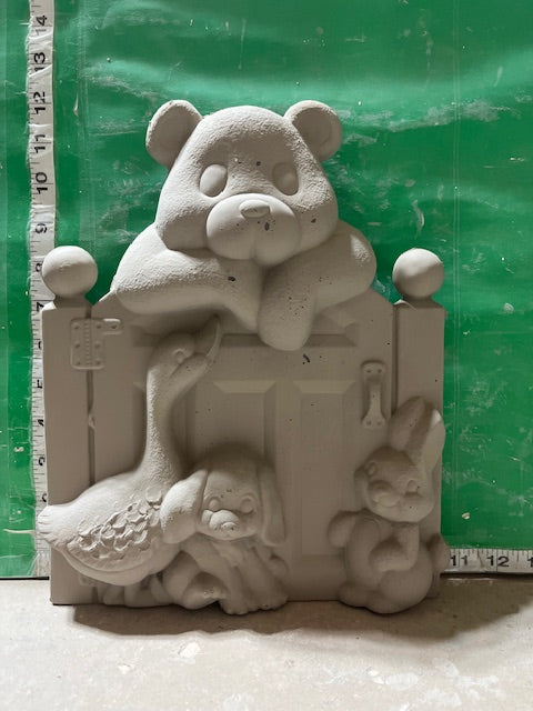 J 625 - BEAR AT FENCE