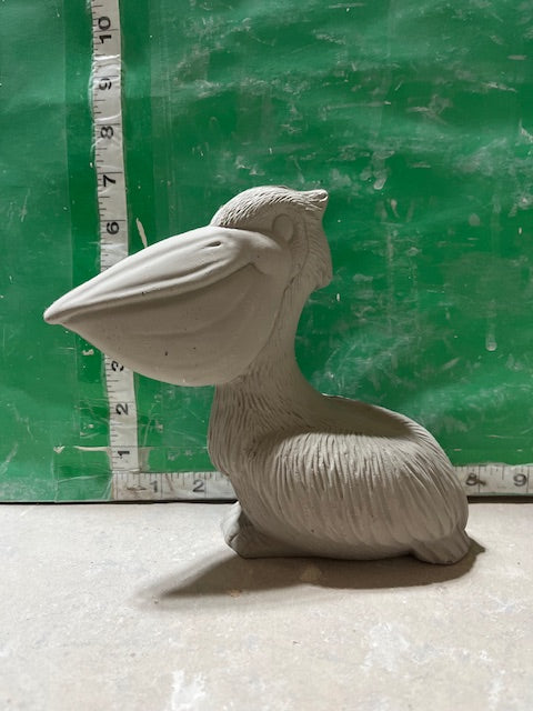 CM 2751 - PELICAN SITTING