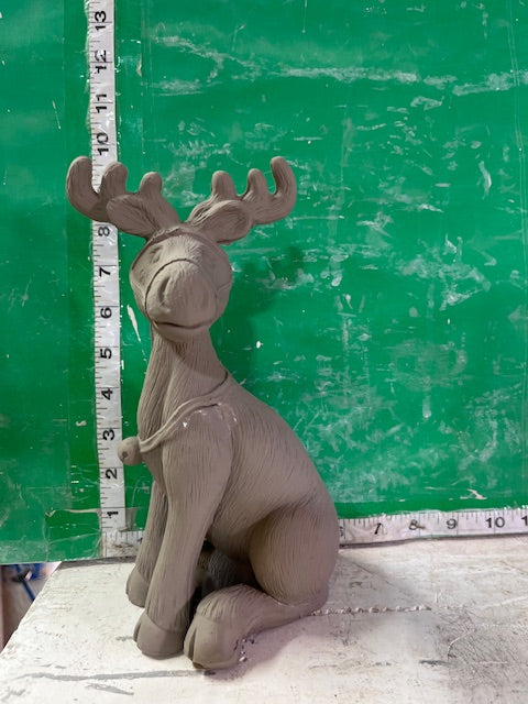 GARE 2655 - REINDEER SITTING