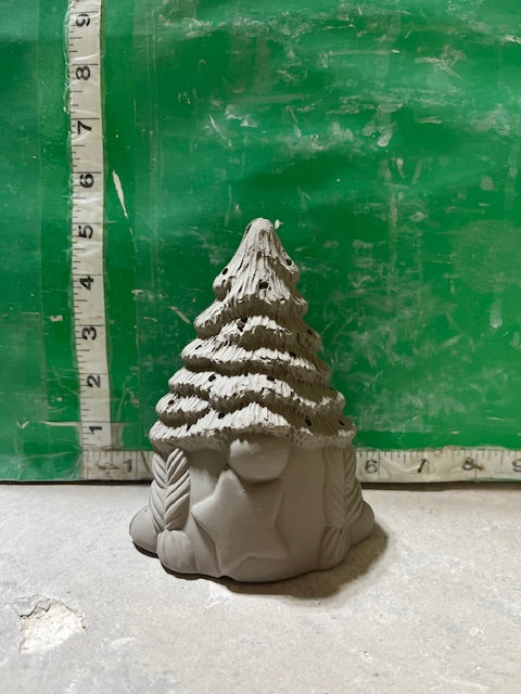 CM 4233 - GNOME WITH TREE TOP AND STAR