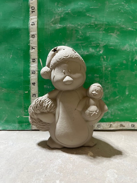 CM 3080 - PENGUIN WITH BABY & WREATH