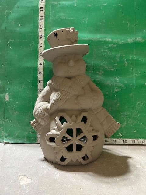 J 7656 - SNOWMAN WITH SNOWFLAKE CUTOUT