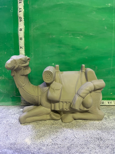 CM 1811 - SITTING CAMEL