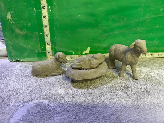 CM 1805 - SHEEP, MANGER AND JESUS