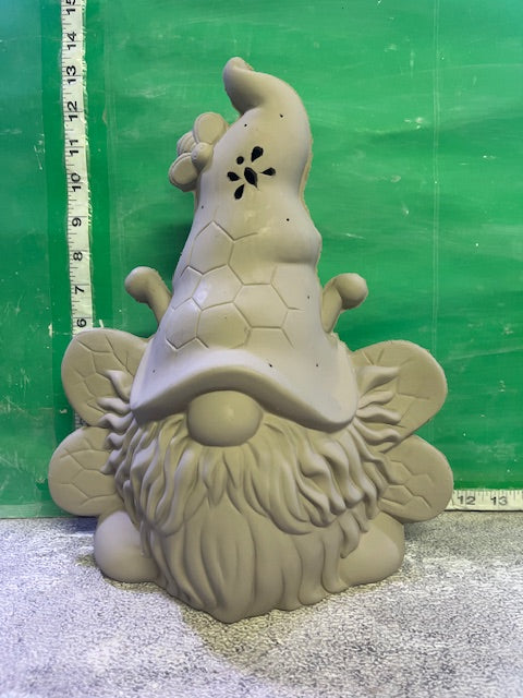 CM 4307 - GNOME WITH BUTTERFLY