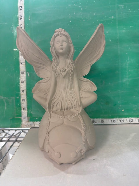 GARE 3963 - FAIRY ON LADYBUG