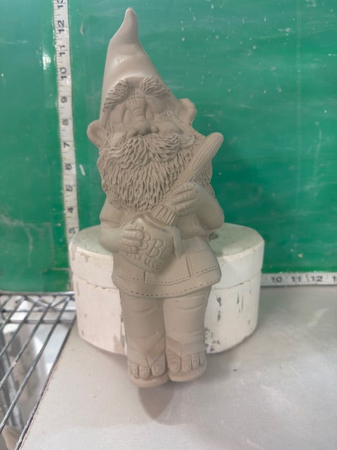 CM 2892 - SITTING GNOME WITH BBQ SAUCE