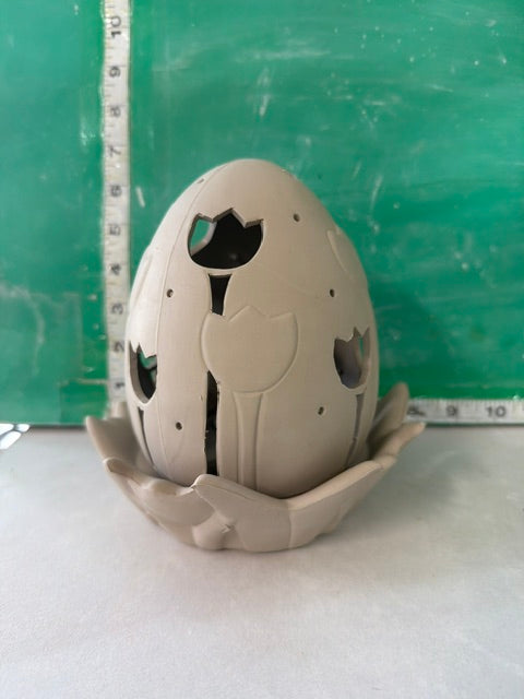 CM 2203 - TULIP CUTOUTS ON OVAL