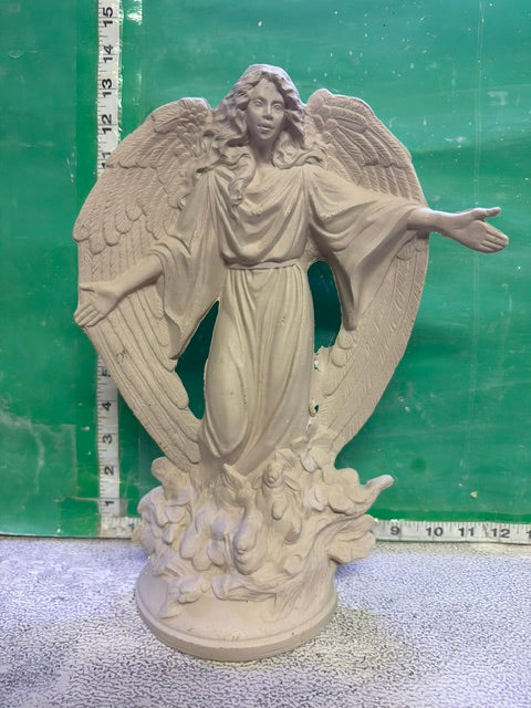 DH 1605 - ANGEL WITH ARMS OPEN