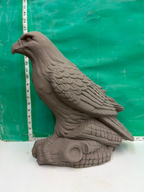CM 3028 - EAGLE ON LOG