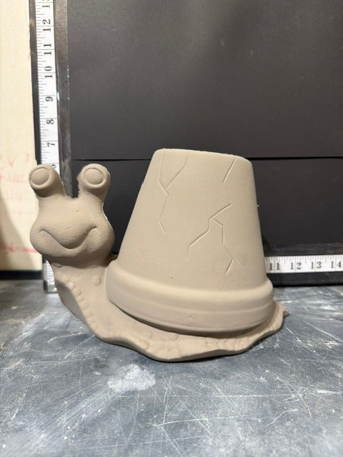 CM 2375 - SNAIL PLANTER